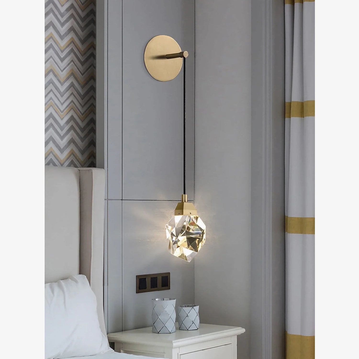 Horgen | Gold Diamond Design Crystal Wall Lamp